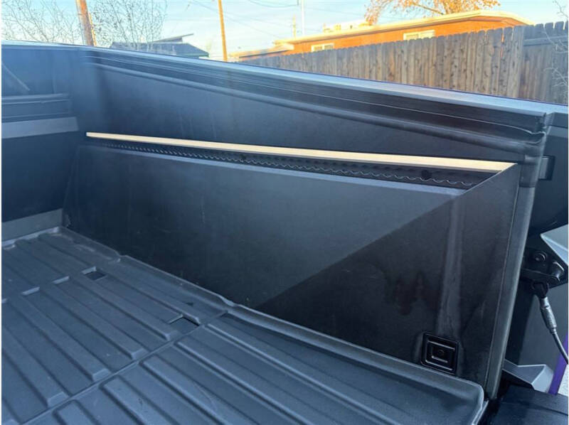 2025 Tesla Cybertruck