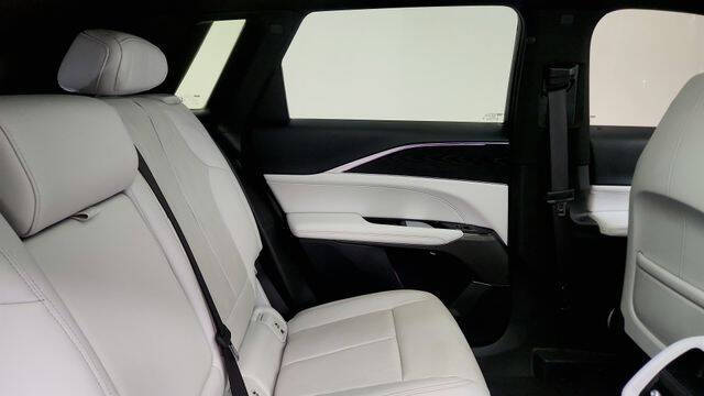 2024 Cadillac LYRIQ Luxury 1