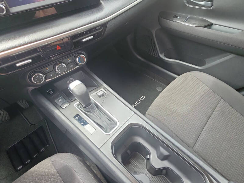 2025 Nissan Kicks S