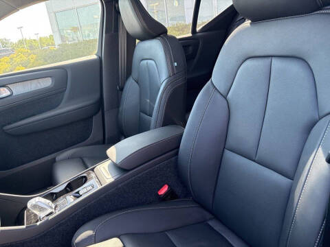 2026 Volvo XC40 B5 Ultra
