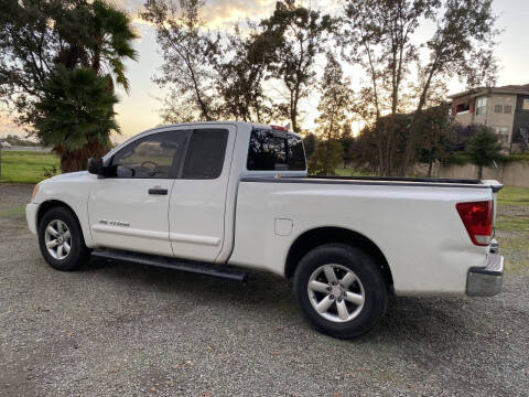 2015 Nissan Titan SV