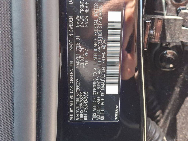 2023 Volvo XC60 B5 Plus Dark Theme