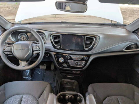 2024 Chrysler Pacifica Touring