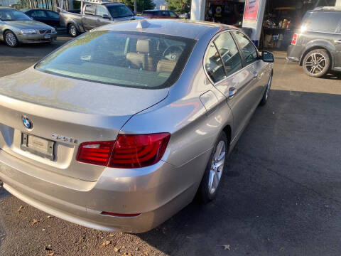 2011 BMW 5 Series 528i