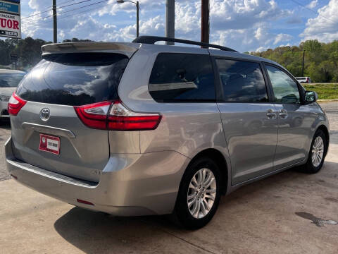 2017 Toyota Sienna XLE Premium 8-Passenger