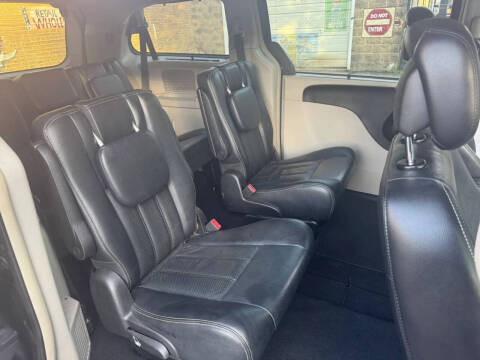 2012 Chrysler Town and Country Touring-L