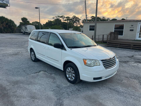 2009 Chrysler Town and Country for sale at Friendly Finance Auto Sales in Port Richey FL