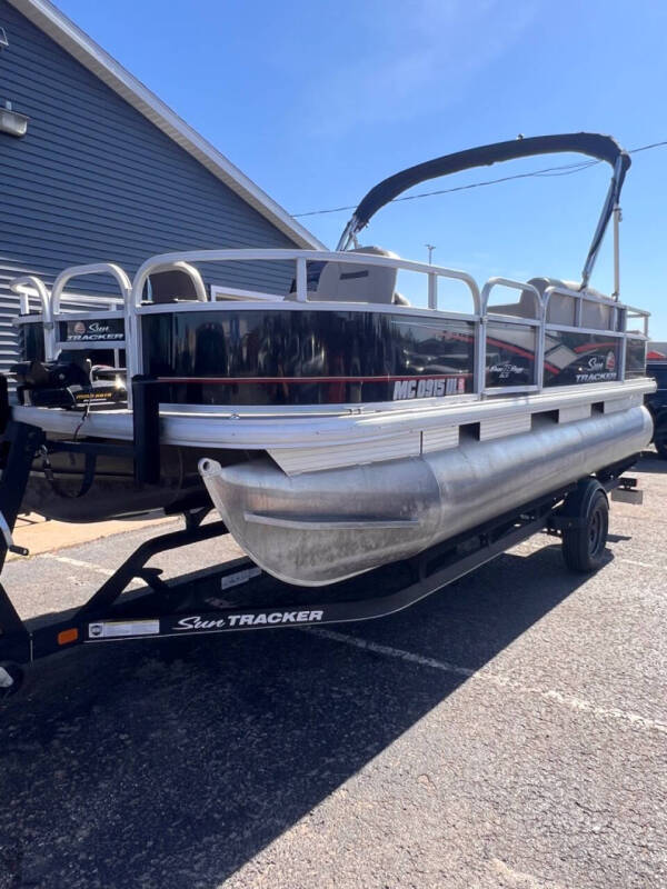 2019 Sun Tracker FISHING BARGE18