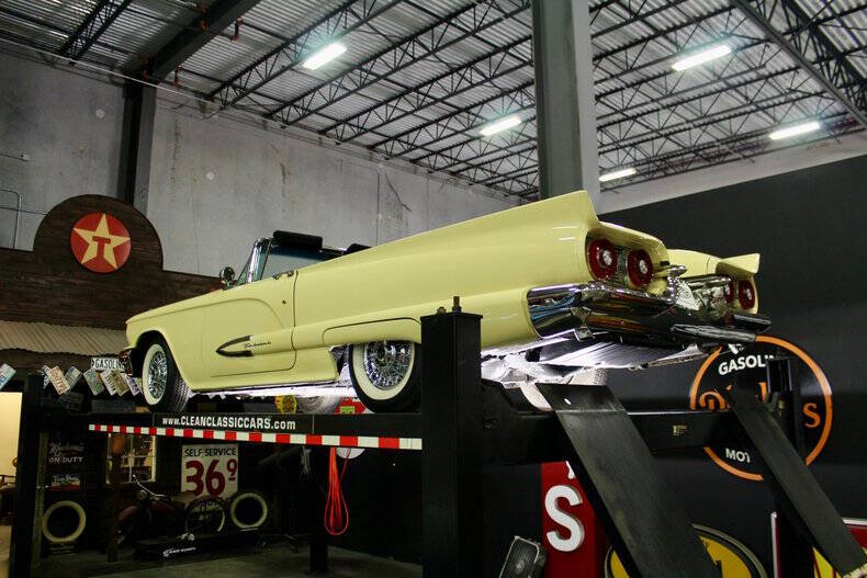 1959 Ford Thunderbird