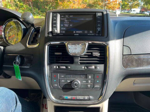 2013 Chrysler Town and Country Touring