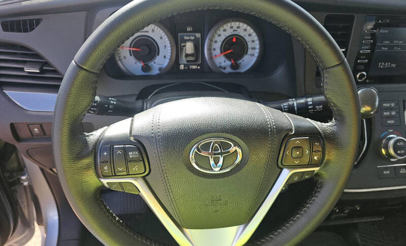 2020 Toyota Sienna SE 8-Passenger