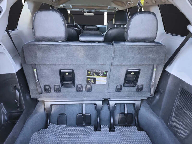2020 Toyota Sienna SE Premium 8-Passenger