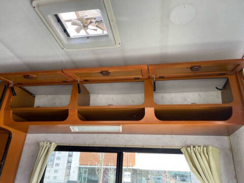 1997 Isuzu Elf Camper