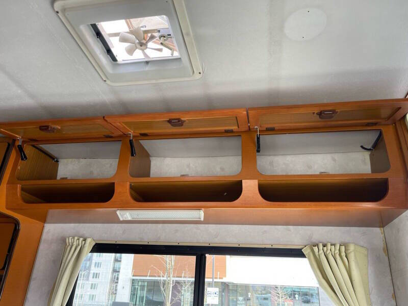 1997 Isuzu Elf Camper