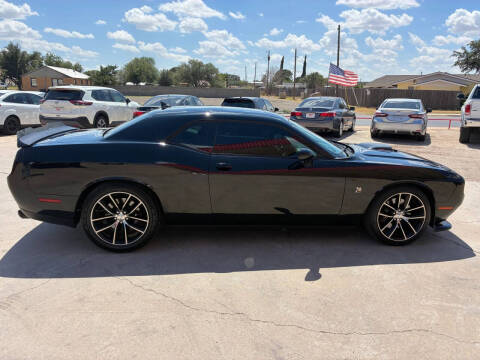 2016 Dodge Challenger 392 HEMI Scat Pack Shaker
