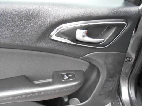 2016 Chrysler 200 Limited