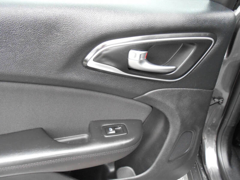 2016 Chrysler 200 Limited
