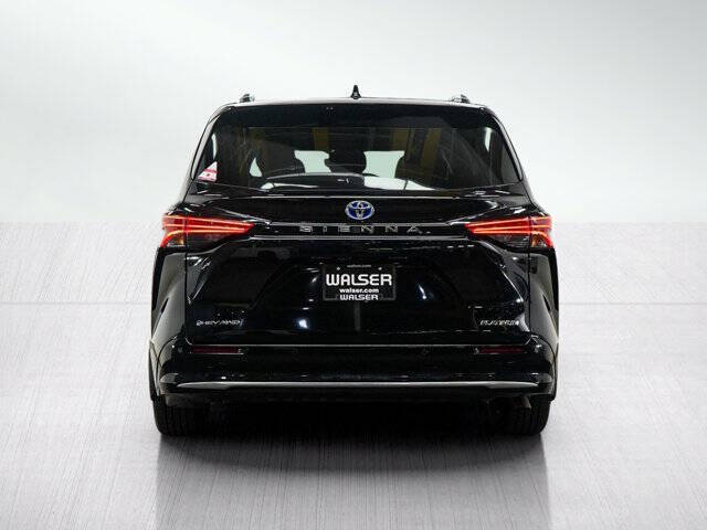 2025 Toyota Sienna Platinum 7-Passenger