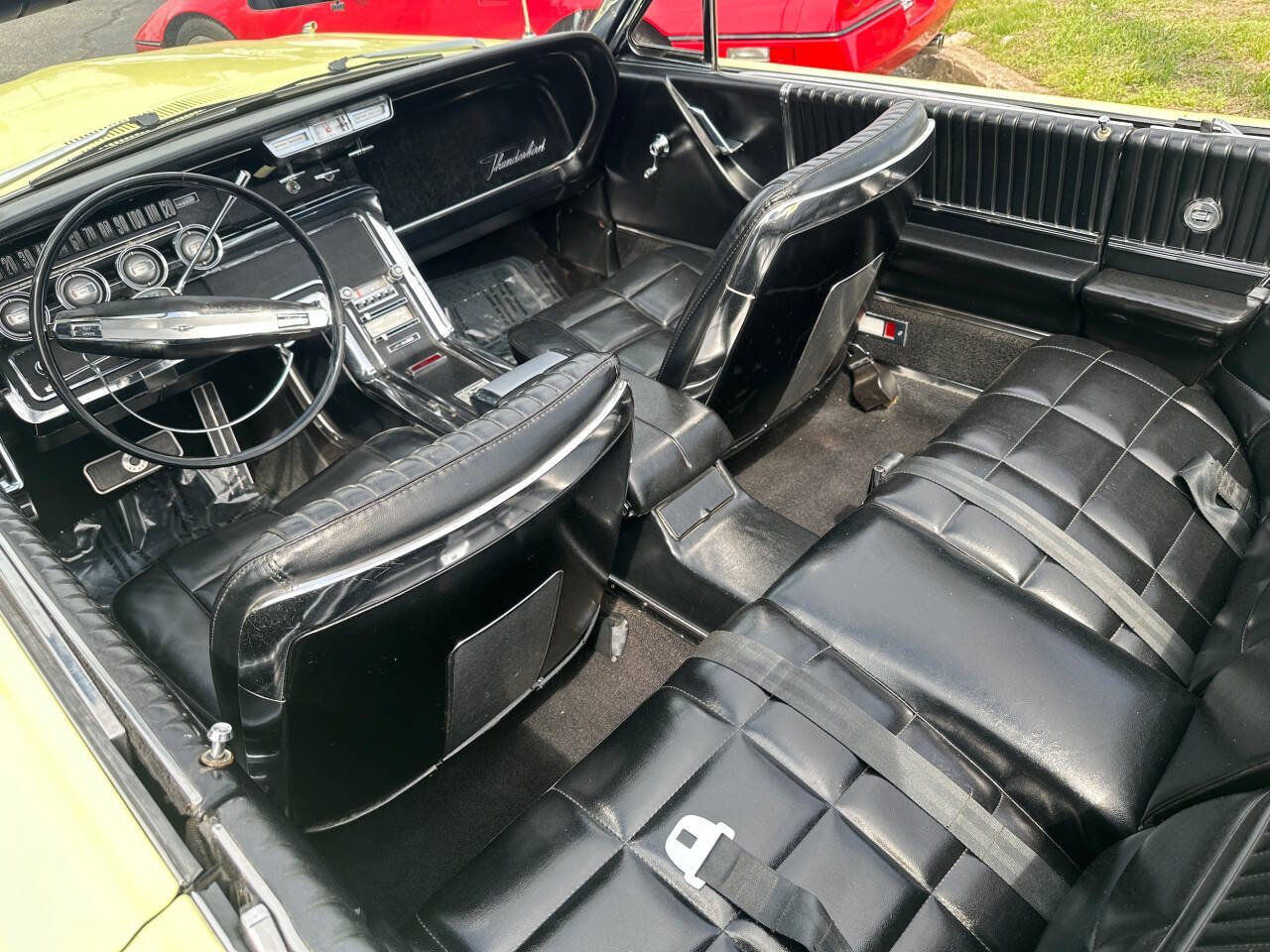 1966 Ford Thunderbird 37