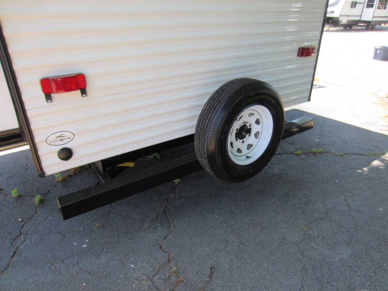 2021 Crossroads RV by Keystone Zinger