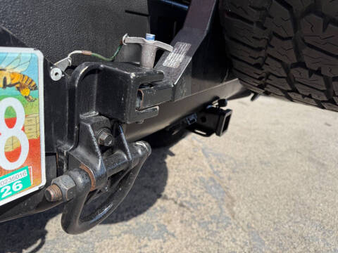 2004 HUMMER H2 Lux Series