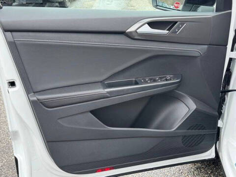 2026 Volkswagen Taos SE Black 4Motion