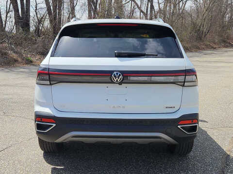 2025 Volkswagen Taos SE 4Motion