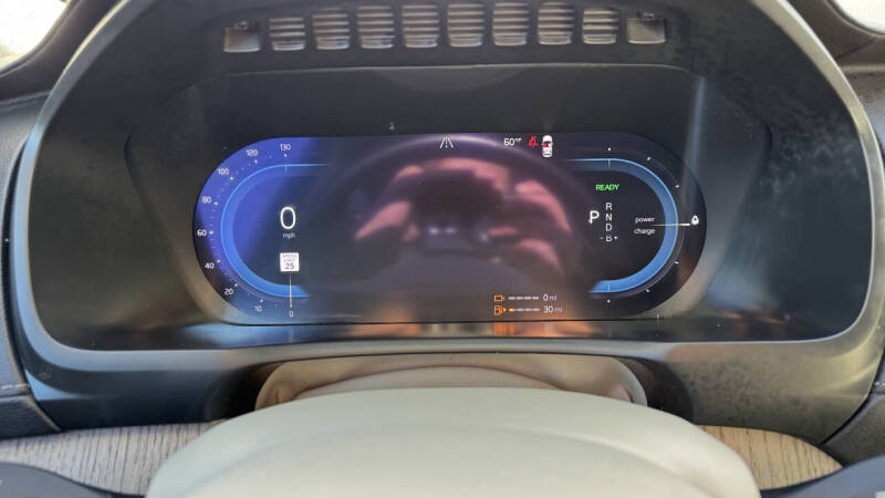 2023 Volvo XC90 Recharge T8 Ultimate Bright Theme 6P