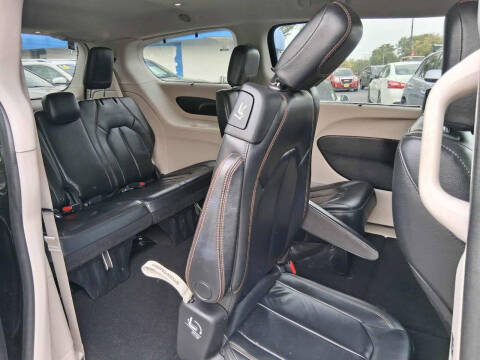 2017 Chrysler Pacifica Touring-L