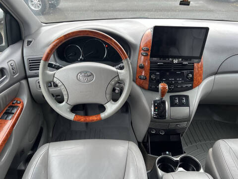 2010 Toyota Sienna XLE