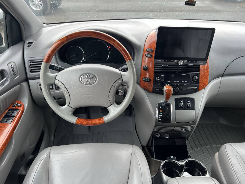 2010 Toyota Sienna XLE