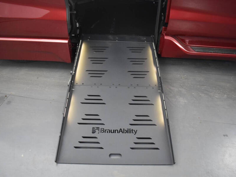 2025 Toyota Sienna XSE 7-Passenger