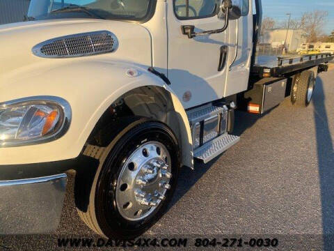 2023 Freightliner M2 106