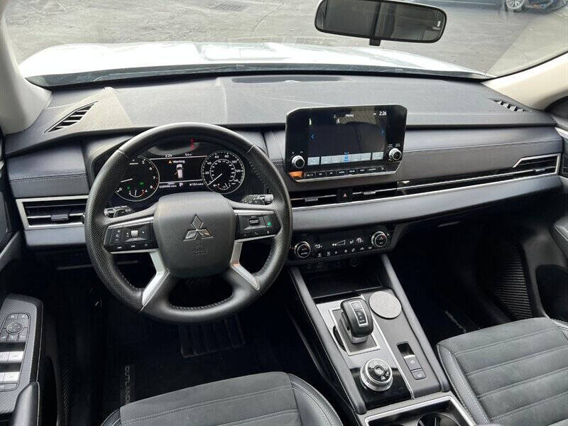 2024 Mitsubishi Outlander SE