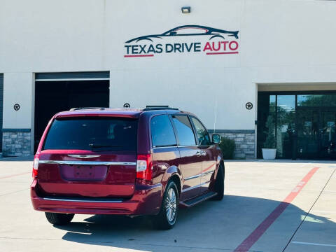 2013 Chrysler Town and Country Touring-L