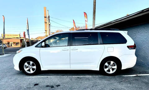 2014 Toyota Sienna LE 8-Passenger