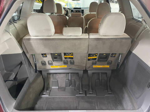 2012 Toyota Sienna LE 8-Passenger