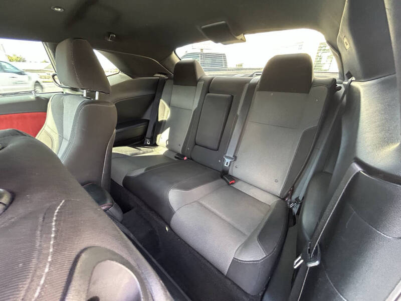 2015 Dodge Challenger SXT