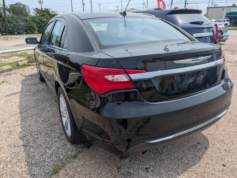 2011 Chrysler 200 Touring