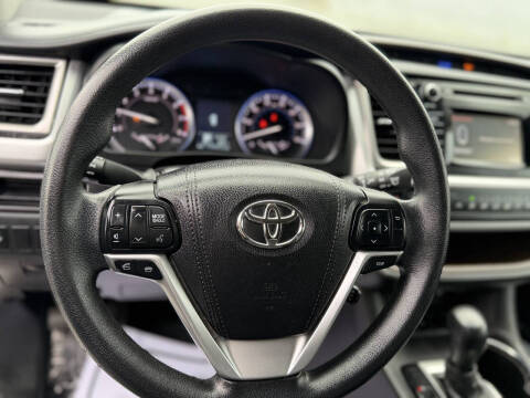 2016 Toyota Highlander LE