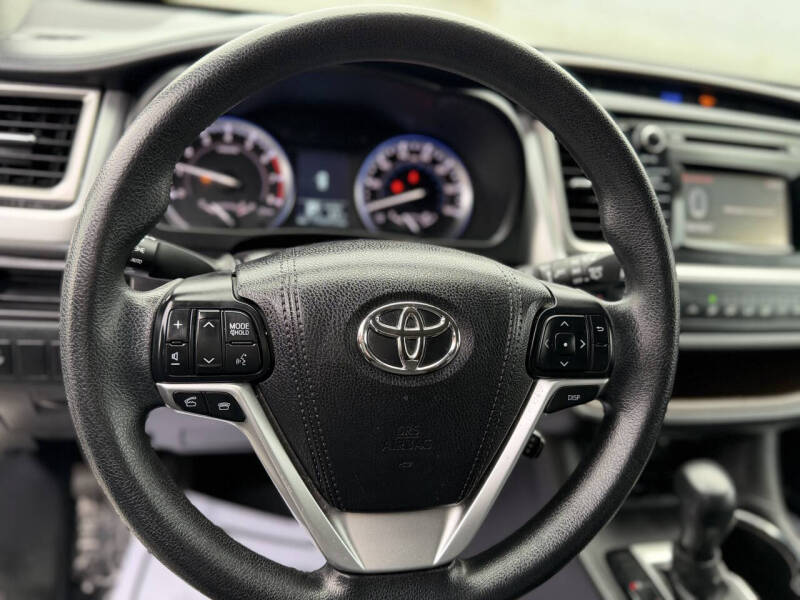 2016 Toyota Highlander LE