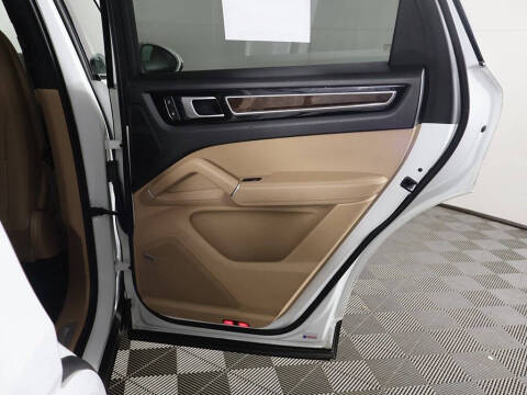 2023 Porsche Cayenne Platinum Edition