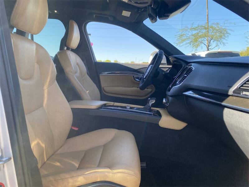 2018 Volvo XC90 T6 Momentum