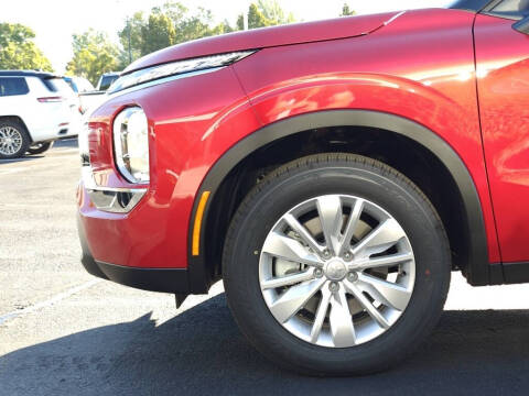 2025 Mitsubishi Outlander ES