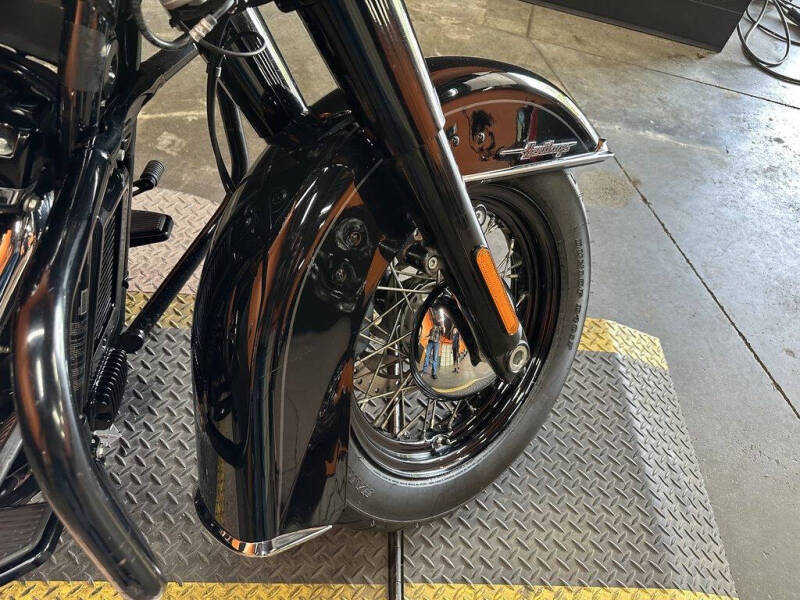 2018 Harley-Davidson® FLHC - Softail® Heritage