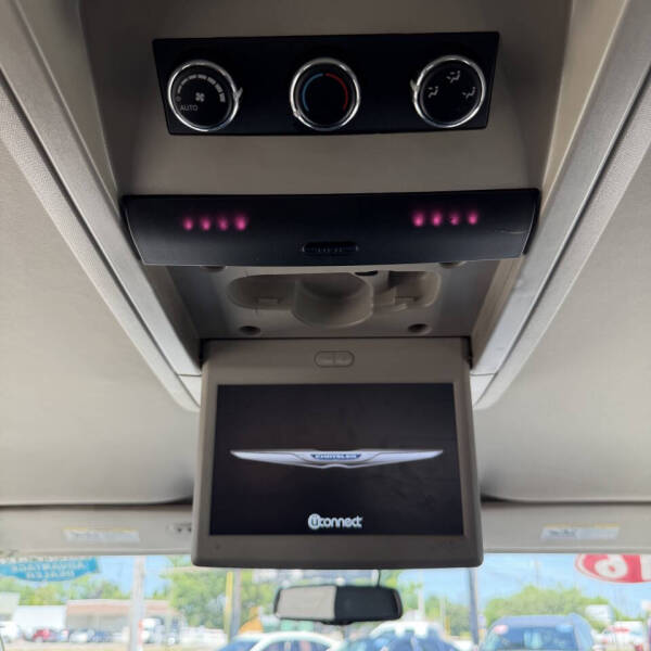 2016 Chrysler Town and Country Touring