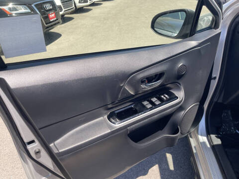 2017 Toyota Prius c Two