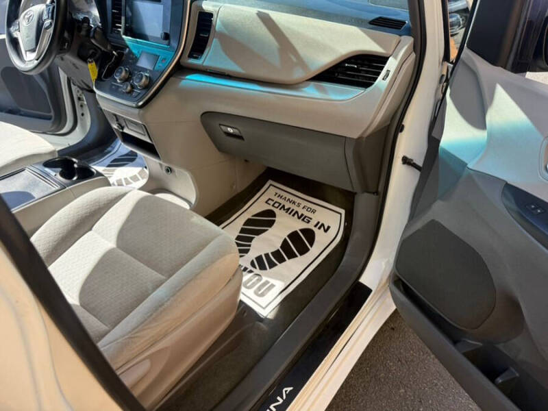 2016 Toyota Sienna LE 7-Passenger
