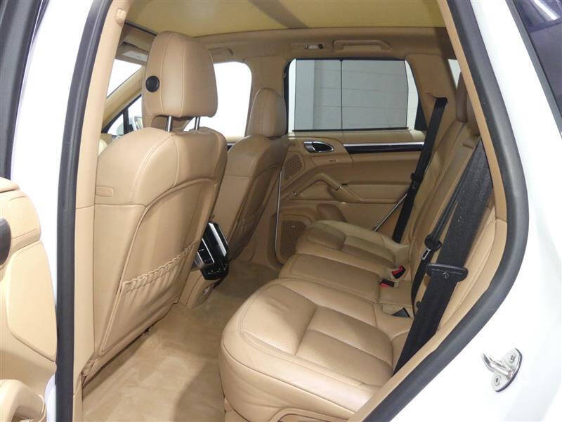 2017 Porsche Cayenne Platinum Edition