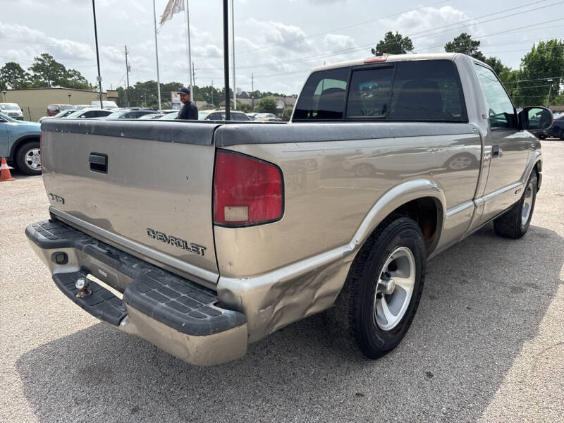 2000 Chevrolet S-10 LS